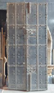 ptc016 - Gefängnistür aus Holz und Eisen, 19. Jahrhundert, Maße: B 100 x H 218 cm